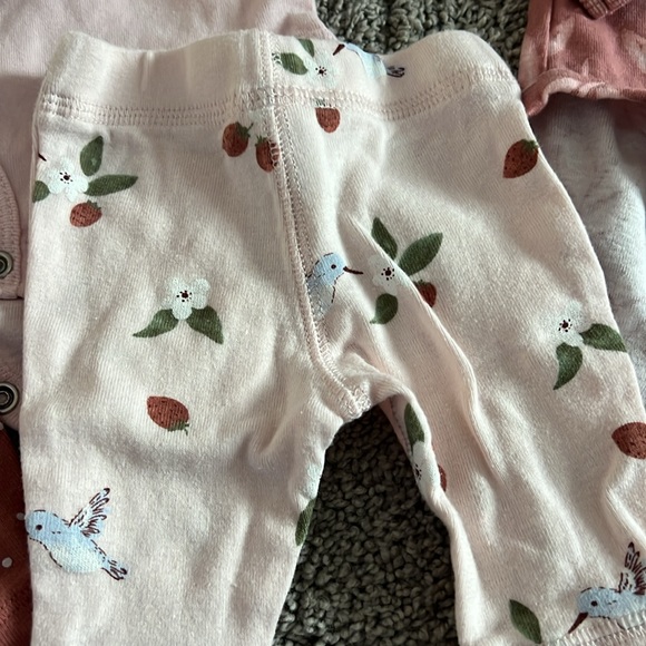 Carters newborn onesies and pants bundle - Picture 5 of 5
